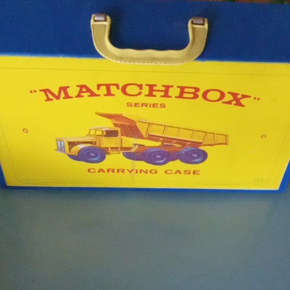 1960's Matchbox vehicles and carrying case. - Picture 2 of 10